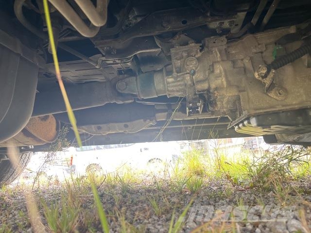 Nissan NV350 Caravan 迷你巴士