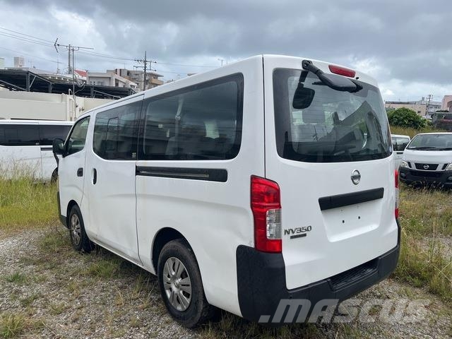 Nissan NV350 Caravan 迷你巴士