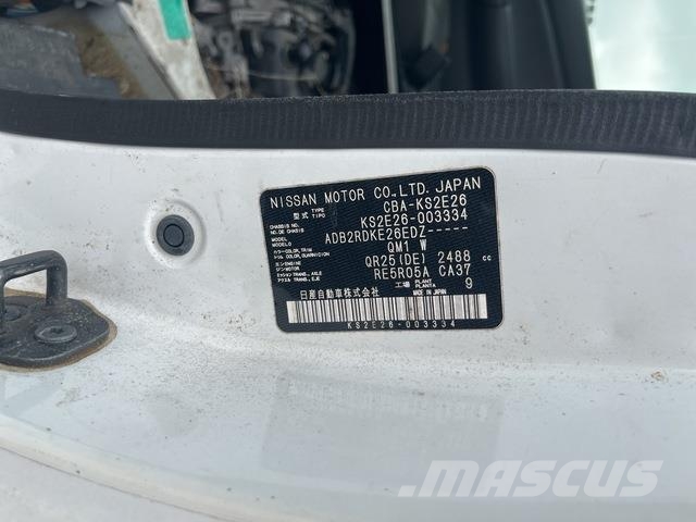 Nissan NV350 Caravan 迷你巴士