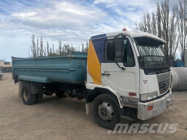 Nissan UD PK242 Грузовики-Самосвалы