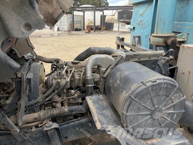 Nissan UD PK242 Грузовики-Самосвалы