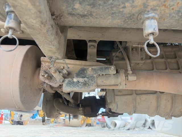 Nissan UD PK242 Грузовики-Самосвалы