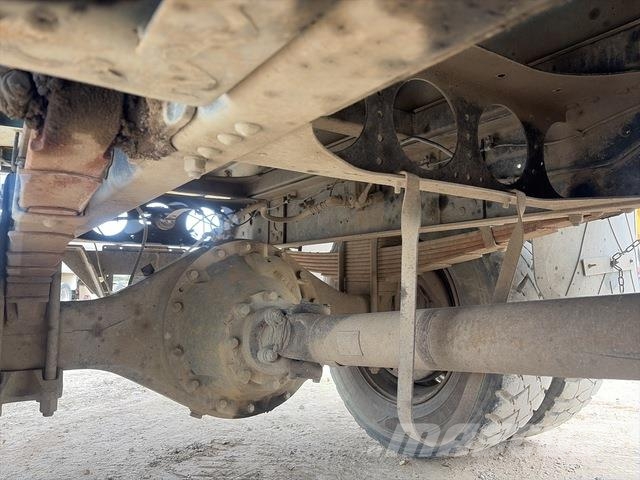 Nissan UD PK242 Грузовики-Самосвалы