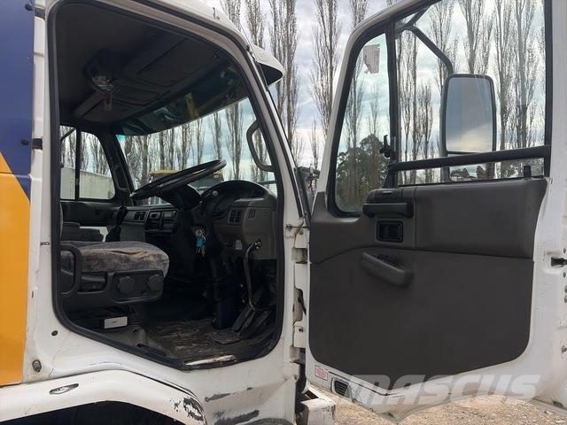 Nissan UD PK242 Грузовики-Самосвалы