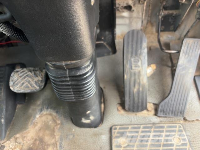 Nissan UD PK242 Грузовики-Самосвалы