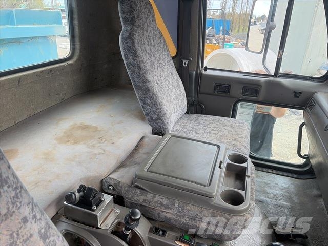 Nissan UD PK242 Грузовики-Самосвалы
