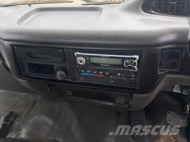Nissan UD PK242 Грузовики-Самосвалы