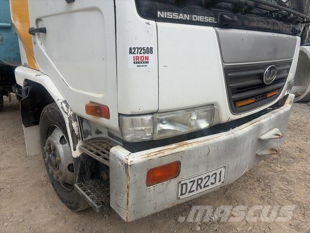 Nissan UD PK242 Грузовики-Самосвалы