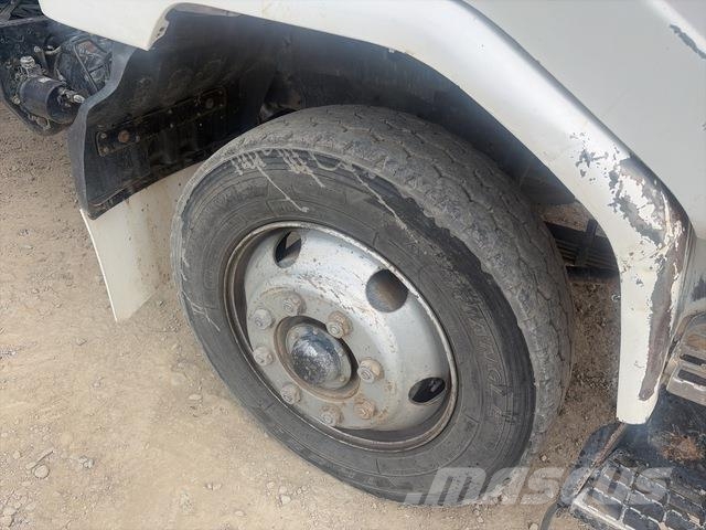 Nissan UD PK242 Грузовики-Самосвалы