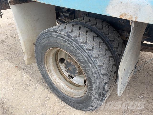 Nissan UD PK242 Грузовики-Самосвалы