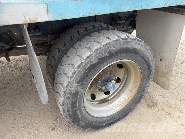 Nissan UD PK242 Грузовики-Самосвалы