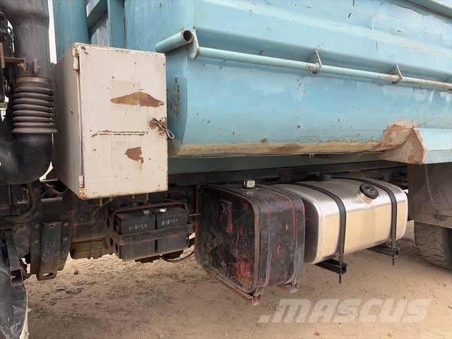 Nissan UD PK242 Грузовики-Самосвалы