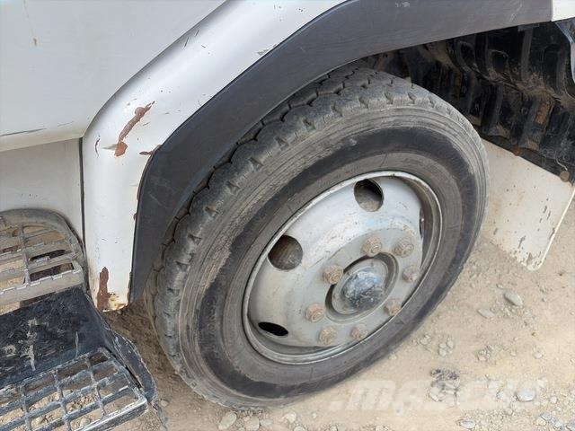 Nissan UD PK242 Грузовики-Самосвалы