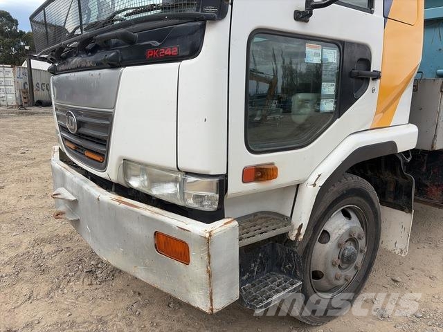 Nissan UD PK242 Грузовики-Самосвалы