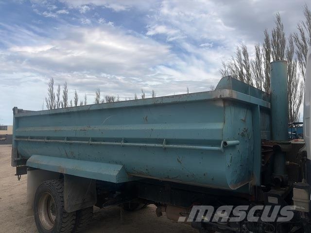 Nissan UD PK242 Грузовики-Самосвалы