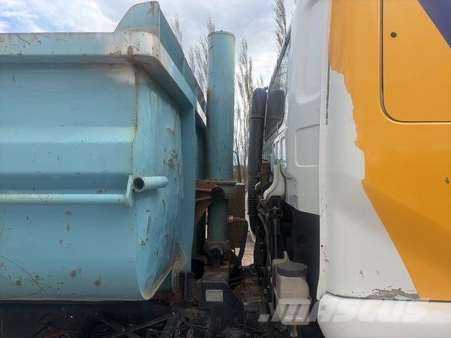 Nissan UD PK242 Грузовики-Самосвалы
