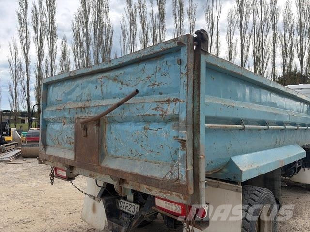 Nissan UD PK242 Грузовики-Самосвалы