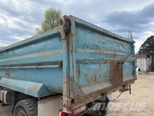 Nissan UD PK242 Грузовики-Самосвалы