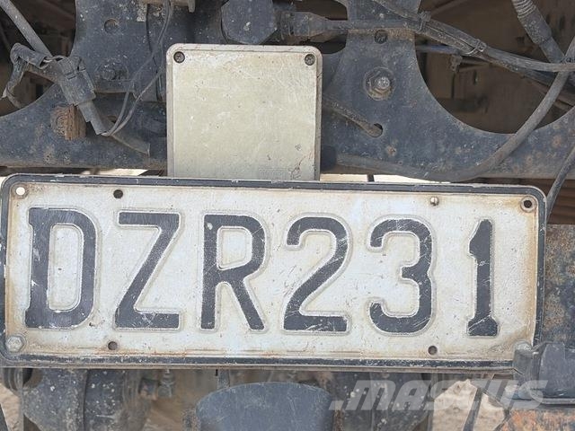 Nissan UD PK242 Грузовики-Самосвалы