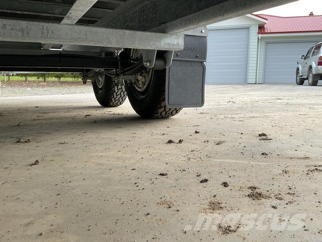 Nugent  Autonkuljetusperävaunut