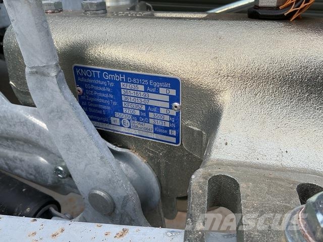 Nugent  Autonkuljetusperävaunut