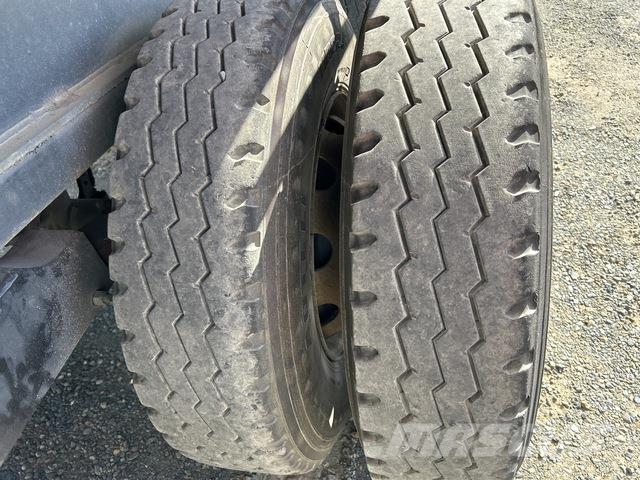  Ophee 自卸半挂车
