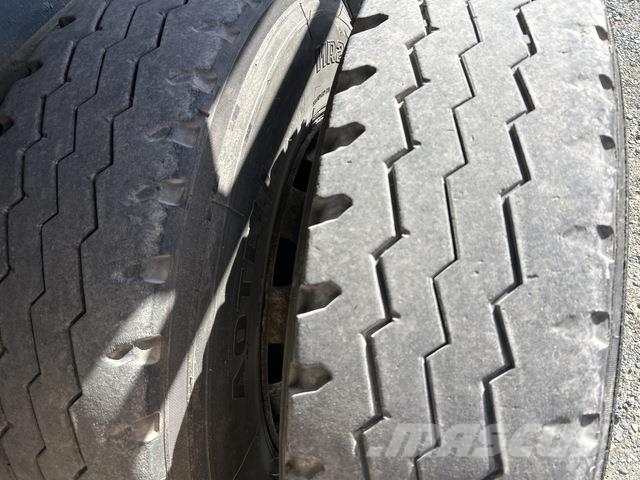  Ophee 自卸半挂车