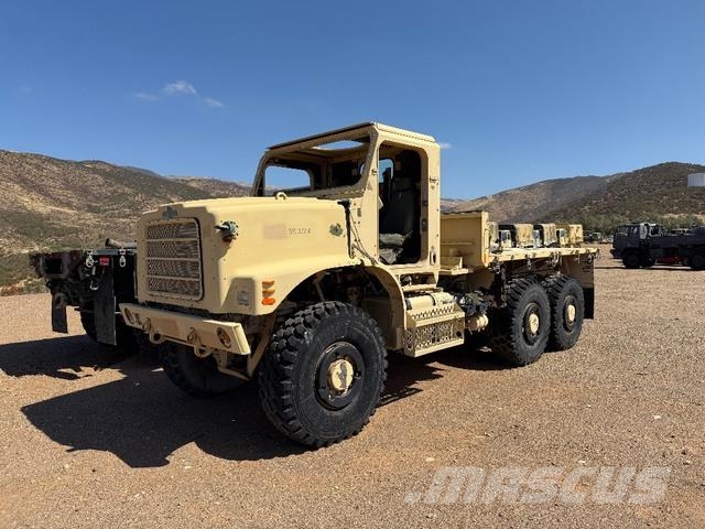 Oshkosh M1083 Furgons