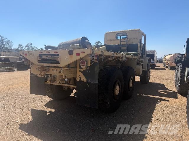 Oshkosh M1083 Furgons
