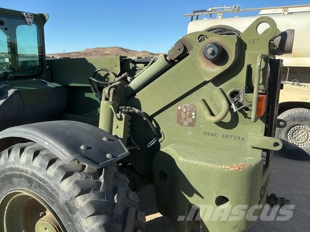 Oshkosh MMV 3 伸縮臂操作車