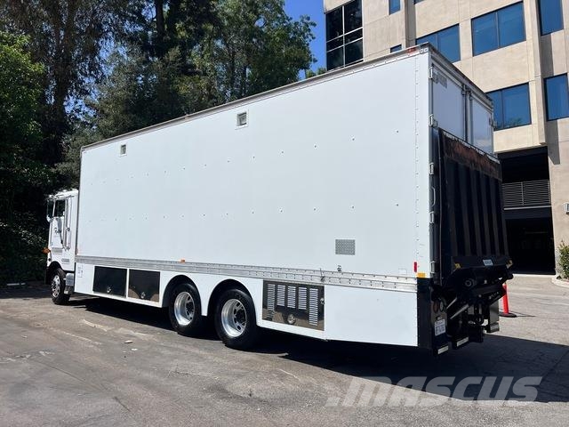 Peterbilt 362 Sunkvežimiai su dengtu kėbulu