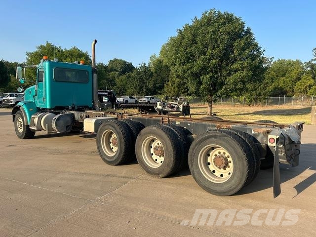 Peterbilt 365 Cabins and interior