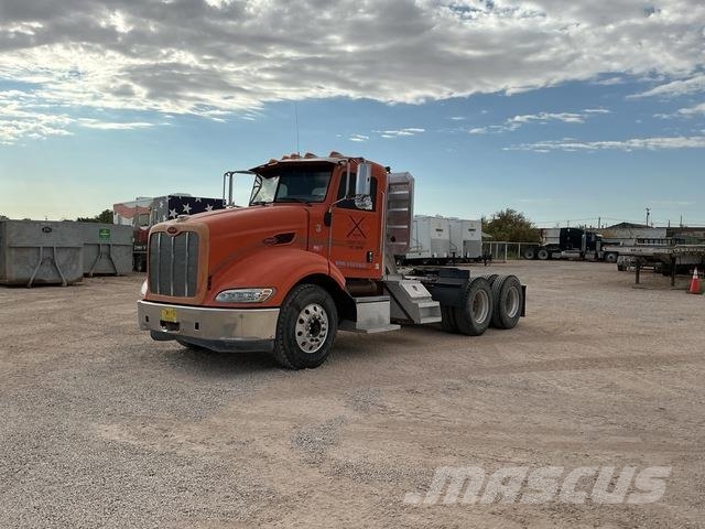 Peterbilt 384 Vlačilci