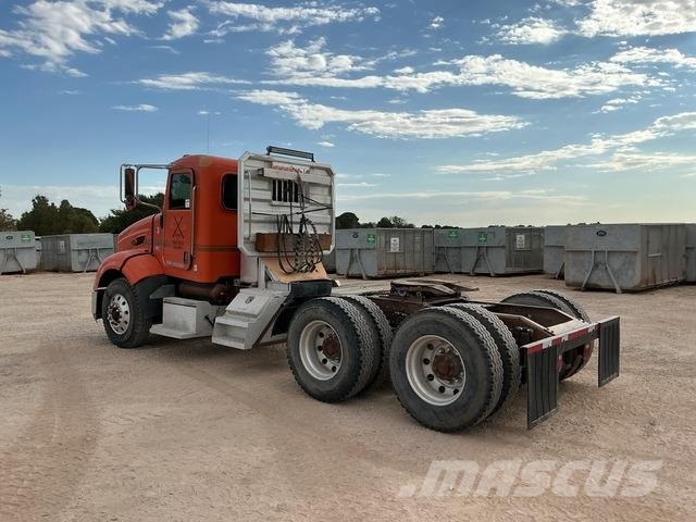 Peterbilt 384 Vlačilci