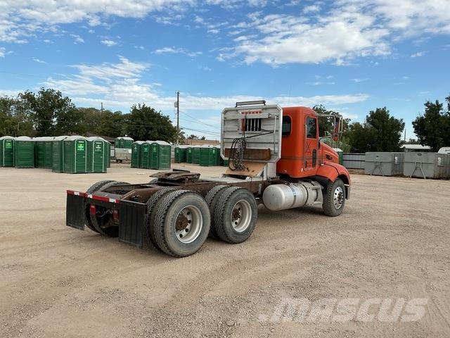 Peterbilt 384 Vlačilci