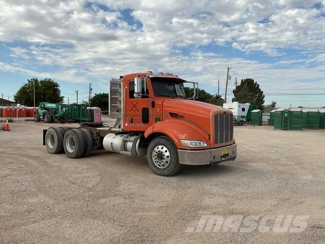 Peterbilt 384 Vlačilci