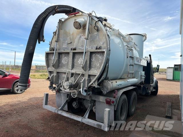 Peterbilt 567 Gravemaskiner på larvebånd