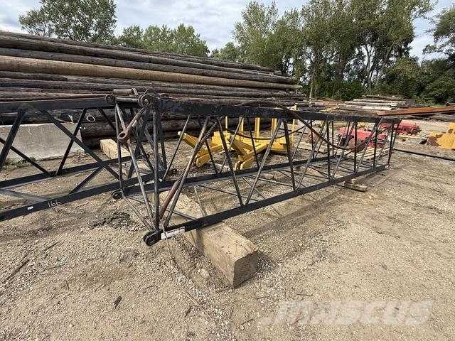  Quantity of (1) 20 ft and (1) 10 ft Lattice Crane  معدات البناء - غير ذلك