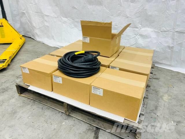  Quantity of (10) 20 Amp Hubbell Twist Lock NEMA L5 건설 장비 - 기타