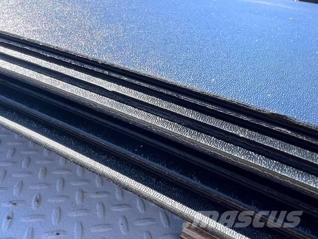 Quantity of (10) Starboard 4.5 ft x 8 ft Plastic S Maszyny budowlane - Inne