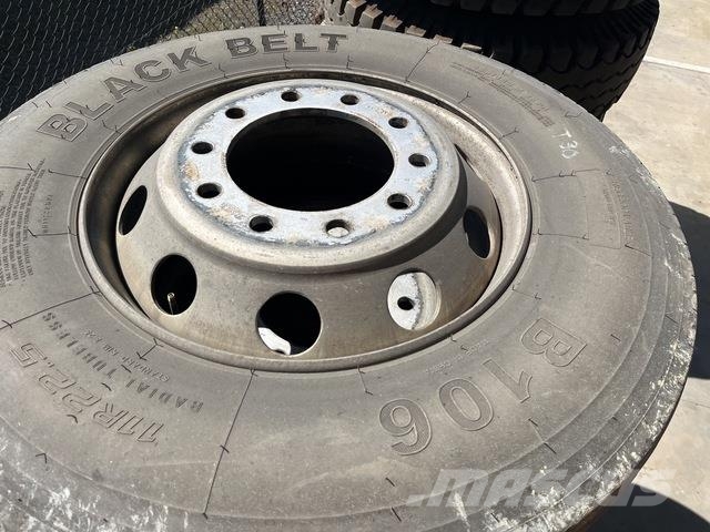 Quantity of 11R22.5 Tyres Gume, kotači i naplatci