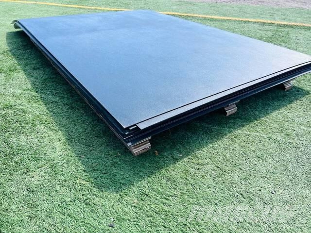 Quantity of (15) Starboard 4.5 ft x 8 ft Plastic S Maszyny budowlane - Inne