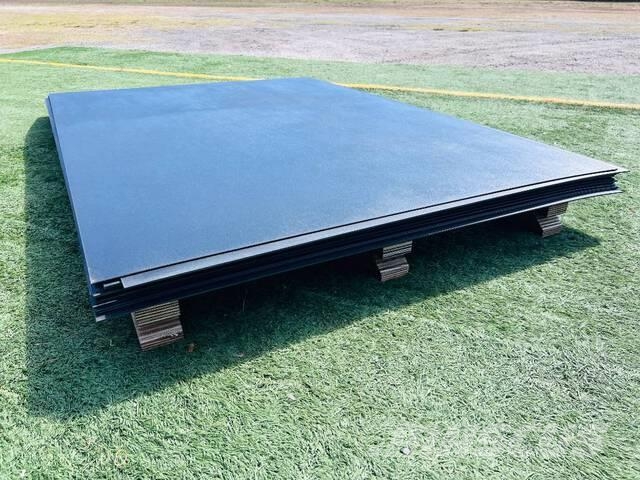 Quantity of (15) Starboard 4.5 ft x 8 ft Plastic S Maszyny budowlane - Inne