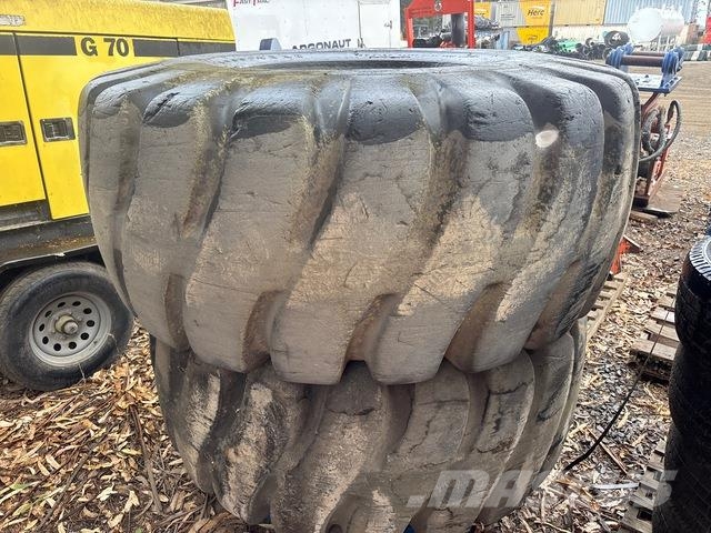 Quantity of (2) 29.5-25 Tires Pneumatiky, kolesá a ráfiky