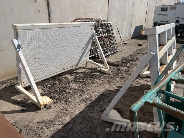  Quantity of (2) Heavy Rated Trailer Headboards معدات البناء - غير ذلك
