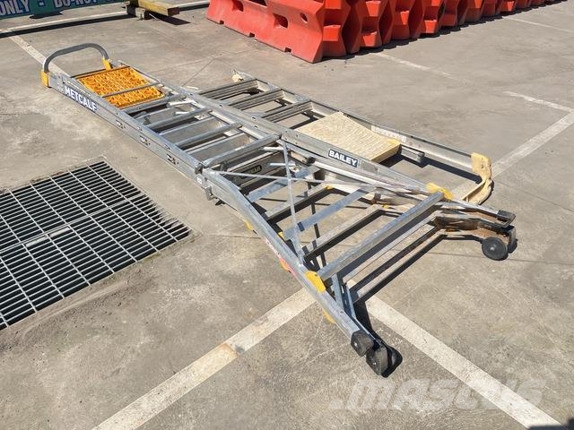  Quantity of (2) Ladder معدات البناء - غير ذلك