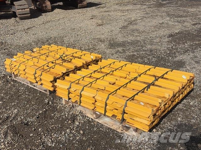  Quantity of (2) Pallets of 700 mm Double Grouser P Other components