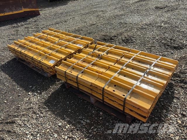 Quantity of (2) Pallets of 700 mm Double Grouser P Transport - Anderen