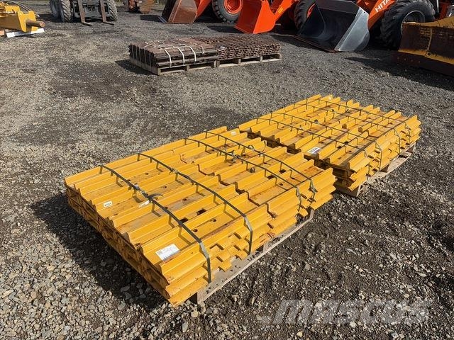 Quantity of (2) Pallets of 700 mm Double Grouser P Transport - Anderen