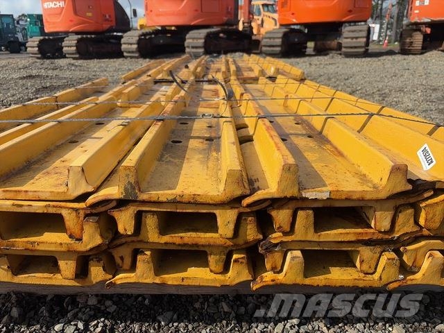Quantity of (2) Pallets of 700 mm Double Grouser P Transport - Anderen